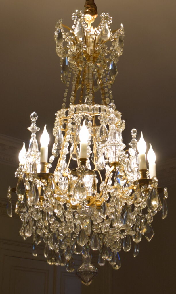 lustre en cristal restaurer par l'alchimiste atelier